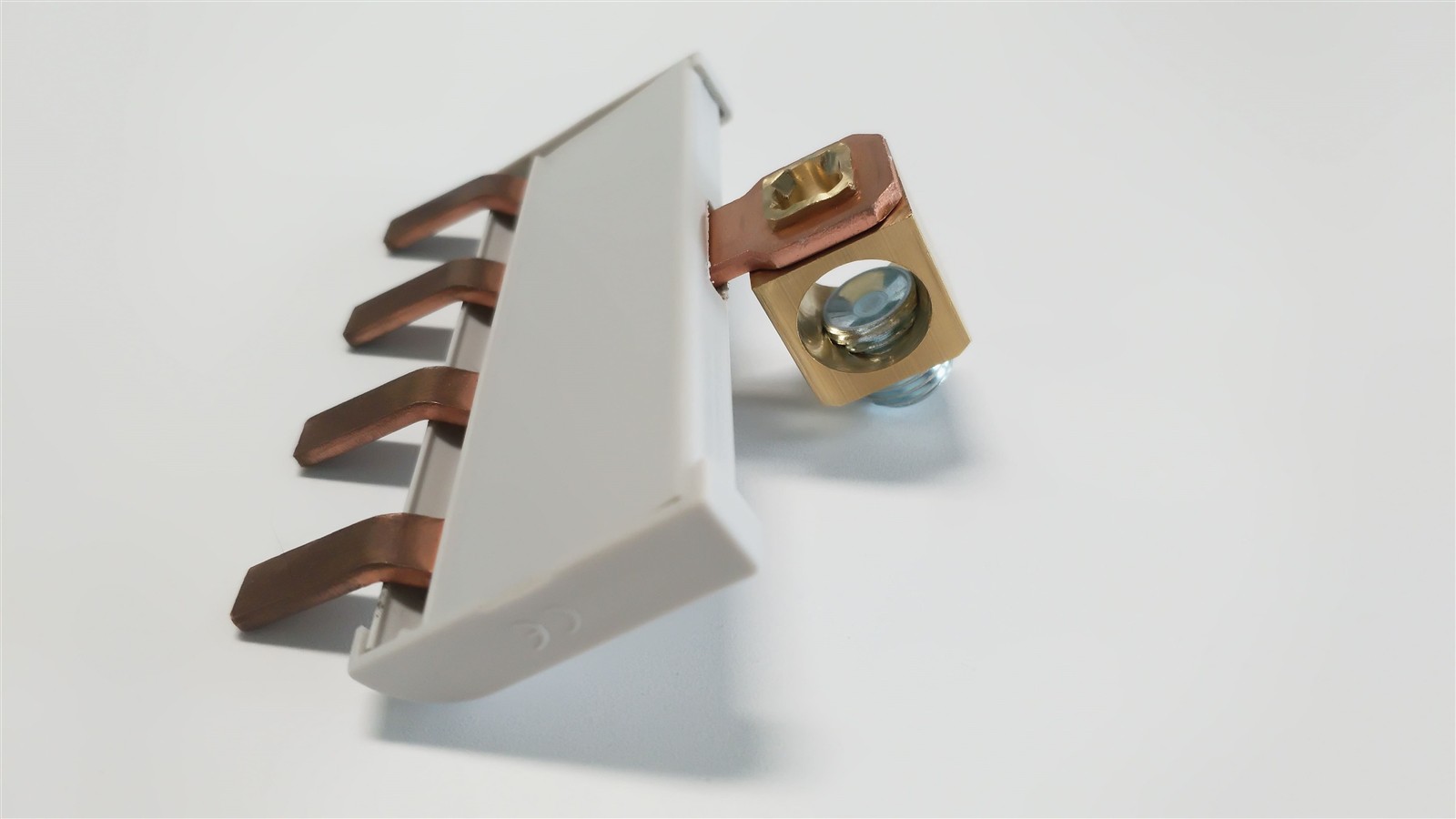 Factory Price Injection Molded Insulation Copper Busbar