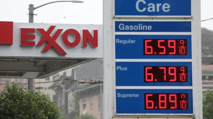 Kalifornijska tožba proti Chevronu, Exxonu, Shellu in drugim zaradi zavajanja...